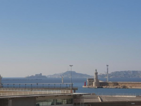 A 50m et face à la mer, proche Vieux Port -4 à 5 pers - classé 4 étoiles - 80m2
